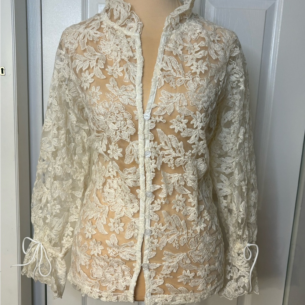 ๐ SOLD Lace Blouse - Cream - Picture 1 of 2